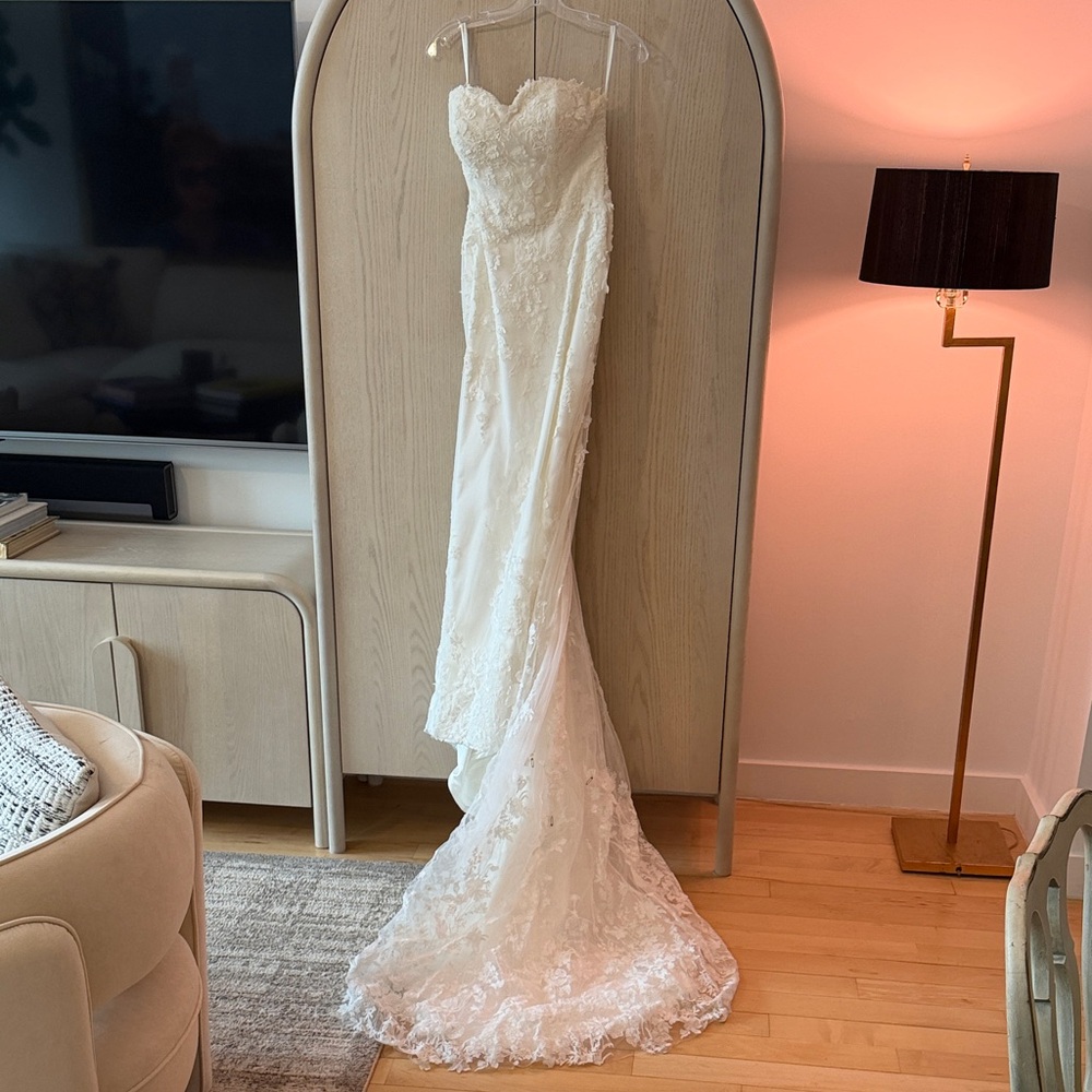 Never Worn Strapless Lace Appliqué Wedding Dress